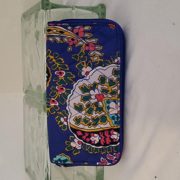 EUC Vera Bradley Retired "2018 Romantic Paisley" Wallet/Clutch - Picture 2 of 5